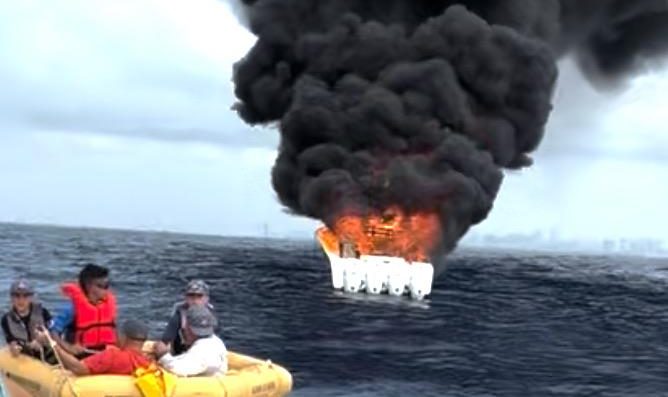 Incendie de bateau en mer où un ResQLink View RLS Personal Locator Beacon a été activé